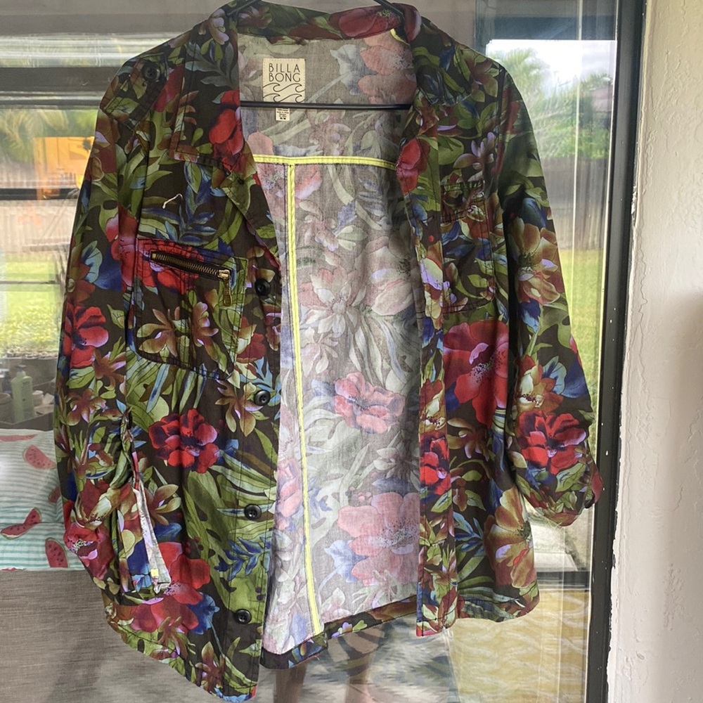 Billabong floral jacket size medium